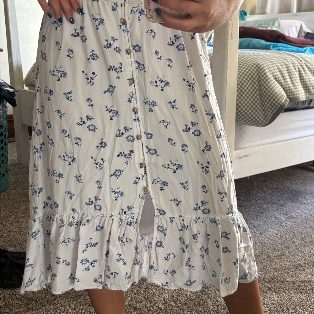 Floral Button-Down Skirt in White and Blue